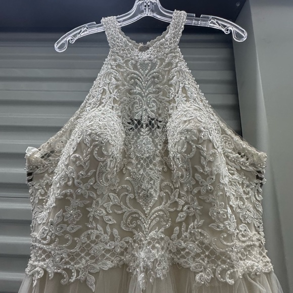 Allure Bridals Wedding Dress – Size 16 – Lace Bodice, Tulle Skirt, Small Train - Picture 6 of 11